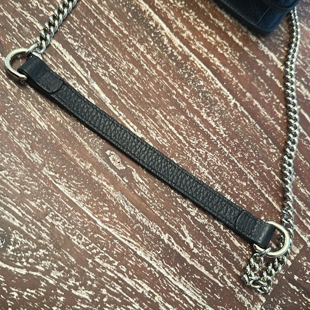 Gucci Black Crossbody Bag with Chain Strap and Iconic Logo - Picture 11 of 12
